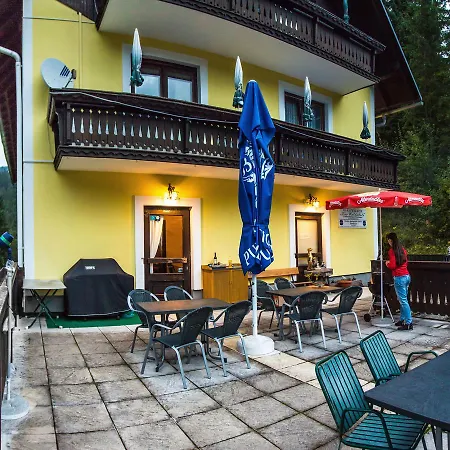 Daire Gastehaus Zur Waldschule *